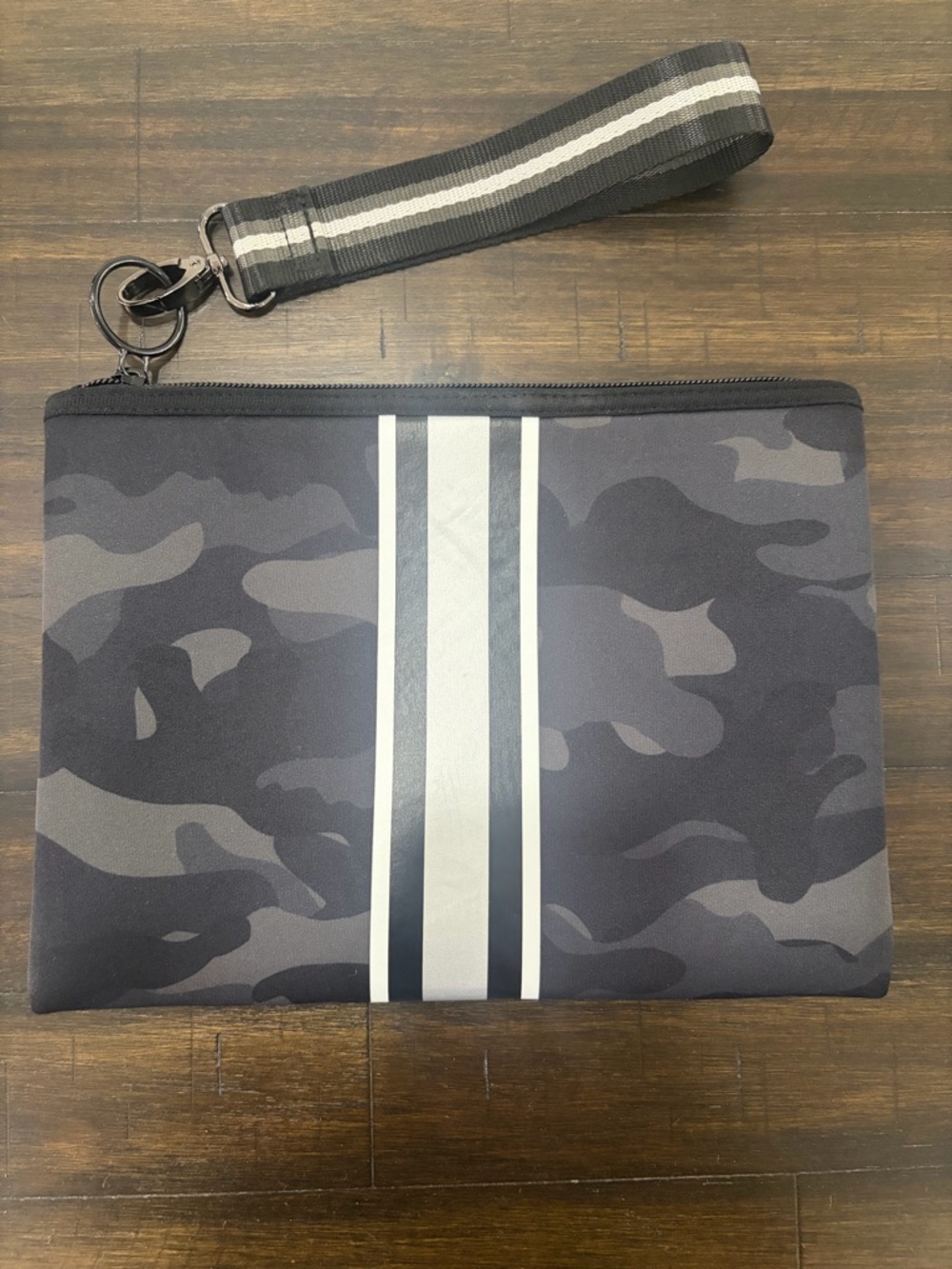 HAUTE SHORE Gray Camo Wristlet with Center Stripes